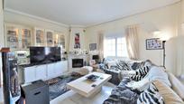 Sala d'estar de Casa o xalet en venda en Mijas amb Aire condicionat, Terrassa i Piscina