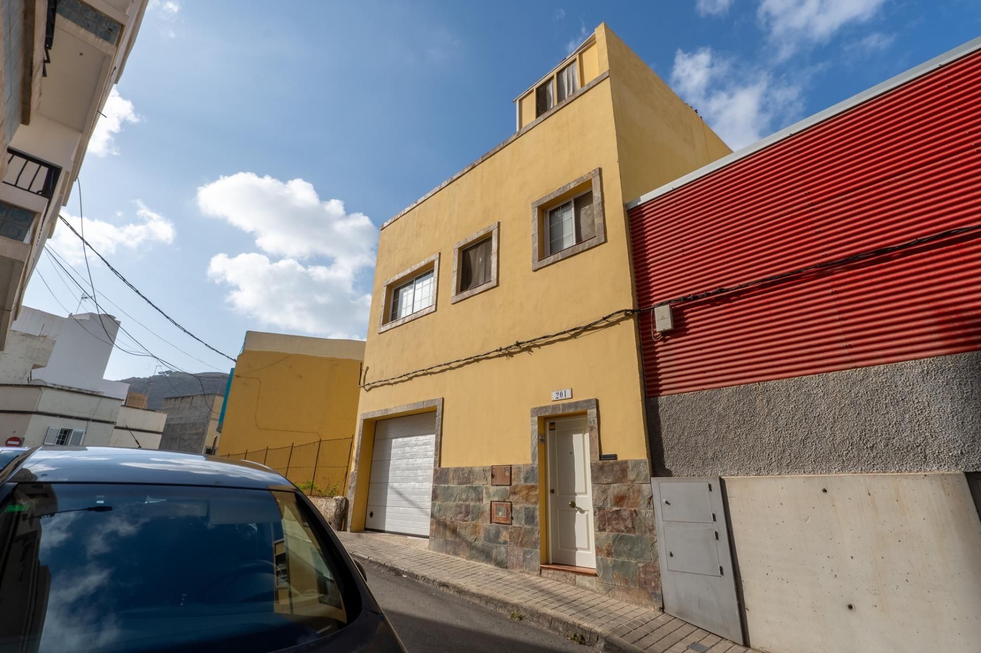Exterior view of House or chalet for sale in Las Palmas de Gran Canaria  with Terrace and Storage room