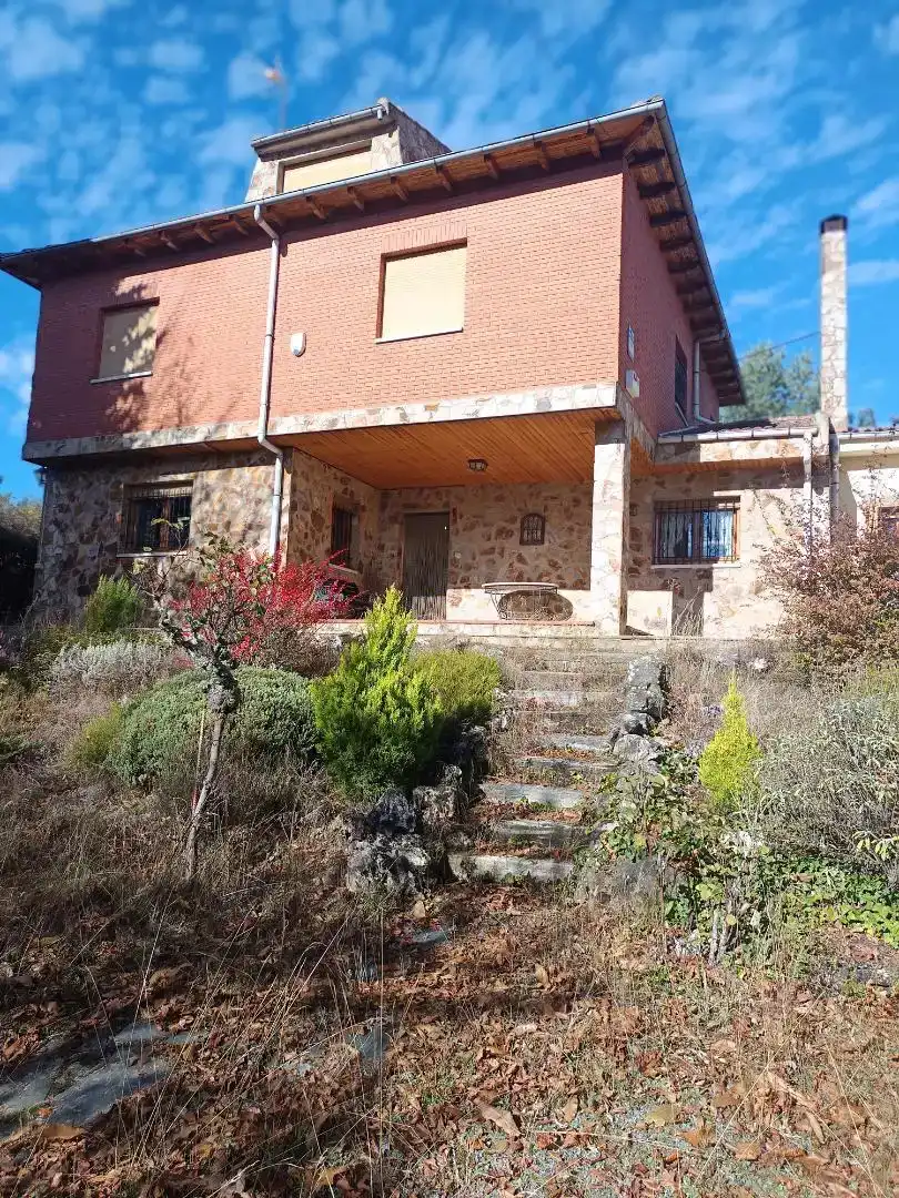 Vista exterior de Casa o chalet en venta en Brazuelo con Jardín privado, Trastero y Amueblado