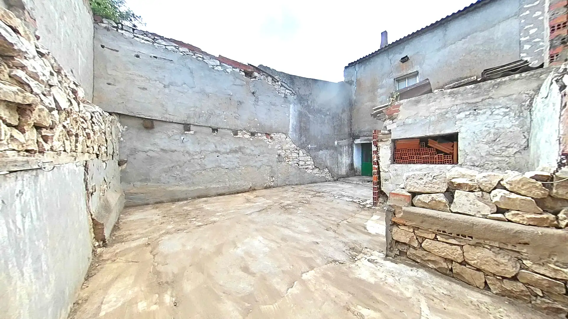 Casa adosada en venda a Escudero, Campaspero