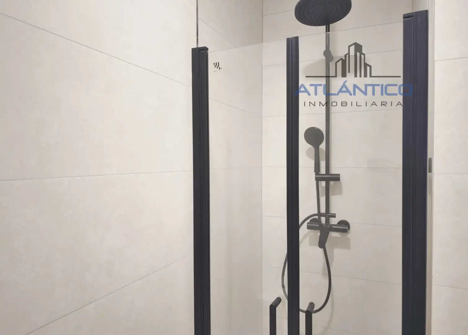Bathroom of Apartments for rent in A Coruña Capital   with Heating, Oven and Washing machine