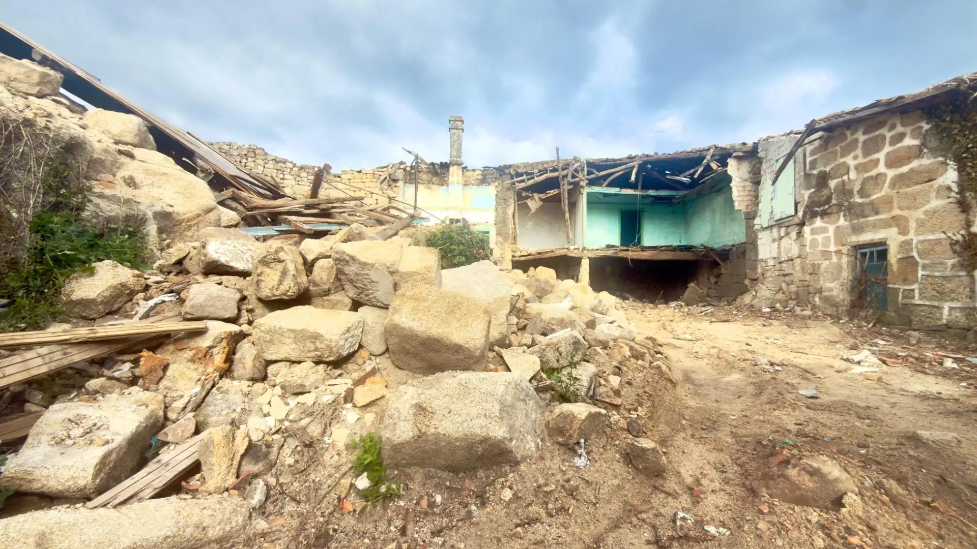 Vista exterior de Casa o xalet en venda en Nogueira de Ramuín amb Jardí privat i Balcó