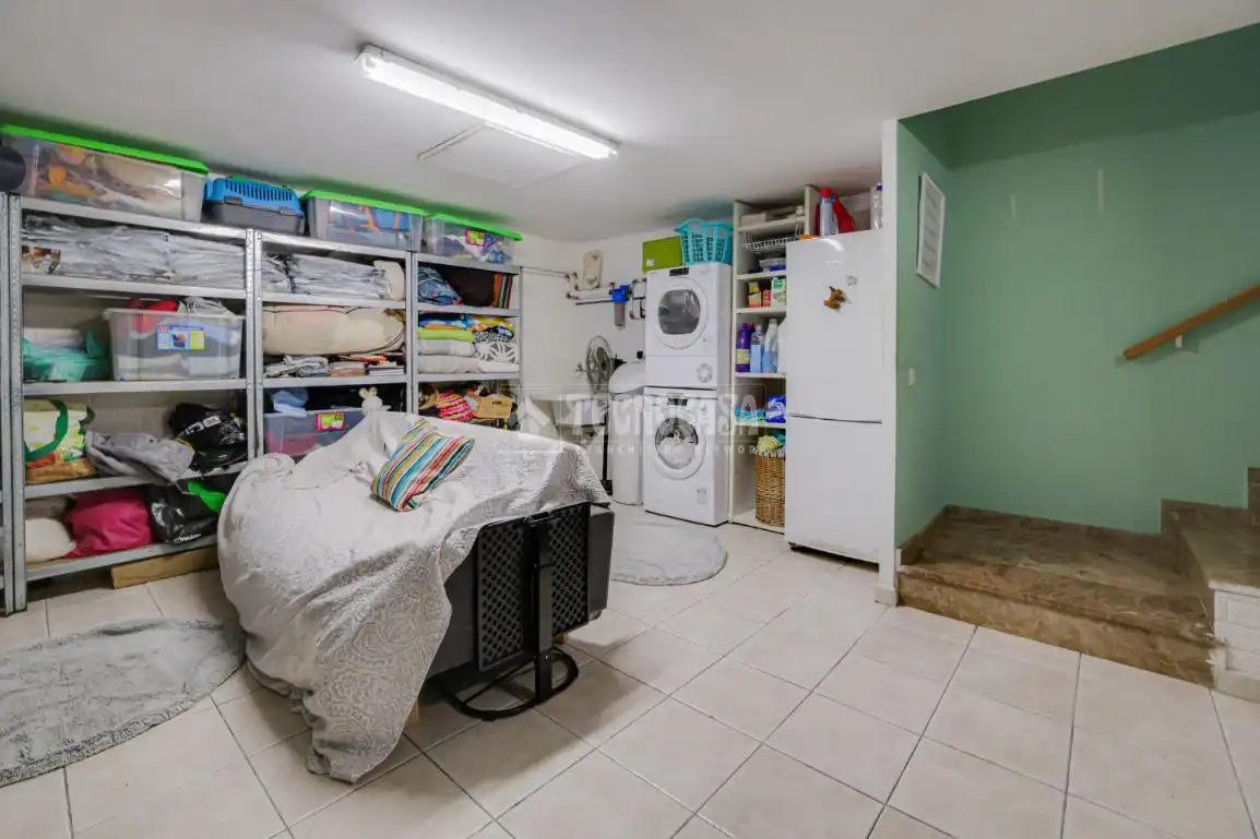 Einfamilien-Reihenhaus zum Verkauf in Terrassa mit Klimaanlage, Heizung und Terrasse