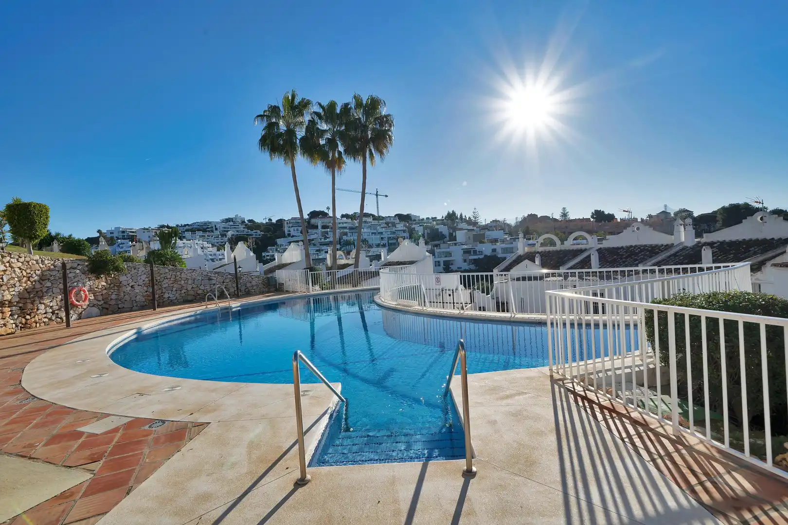 Piscina de Casa adosada en venda en Marbella amb Jardí privat i Piscina comunitària
