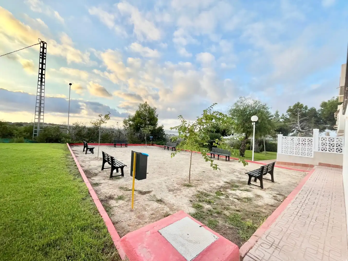 Parking de Planta baja de alquiler en Torrevieja con Calefacción, Piscina y Amueblado