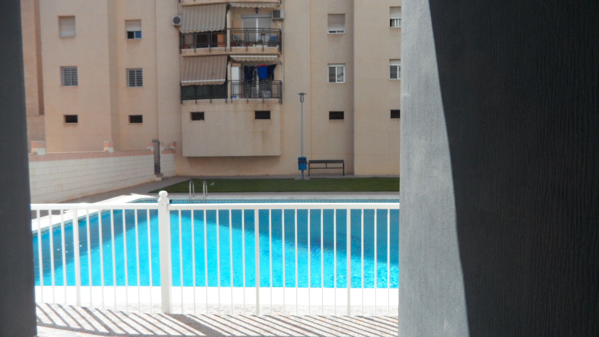Piscina de Pis en venda en San Vicente del Raspeig / Sant Vicent del Raspeig amb Terrassa, Moblat i Forn