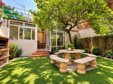 Adosado con balcón en venta en Carrer de la Plata 36