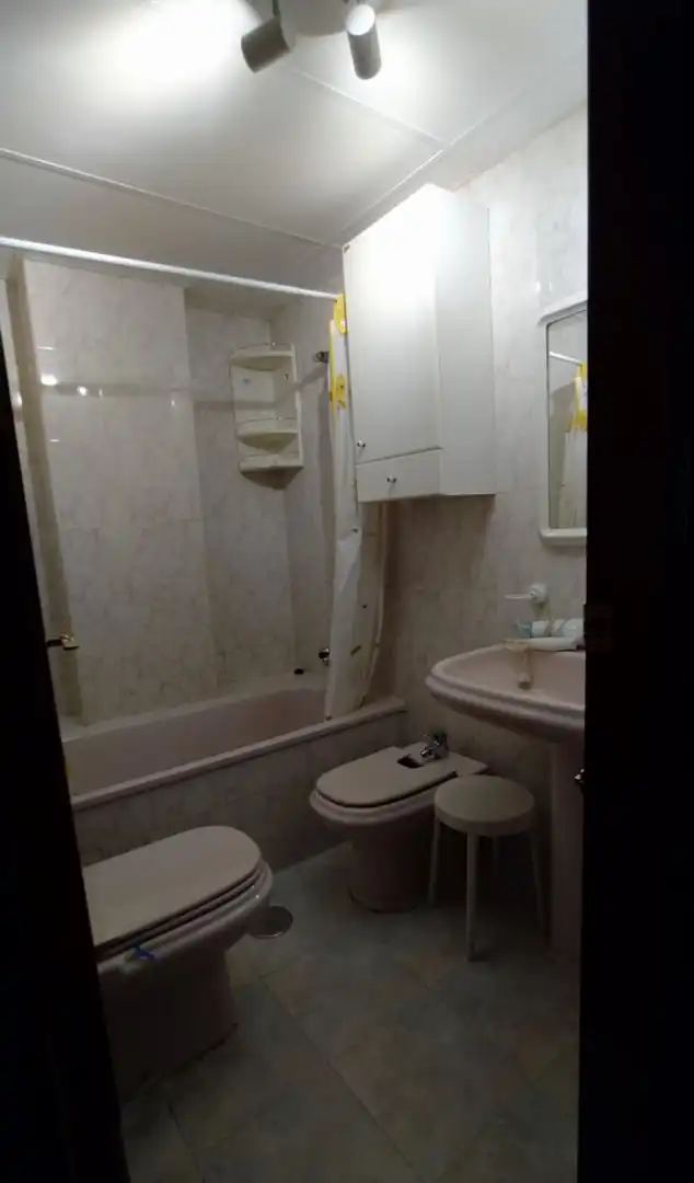 Baño de Apartamento para compartir en Granada con Amueblado, Horno y Lavadora