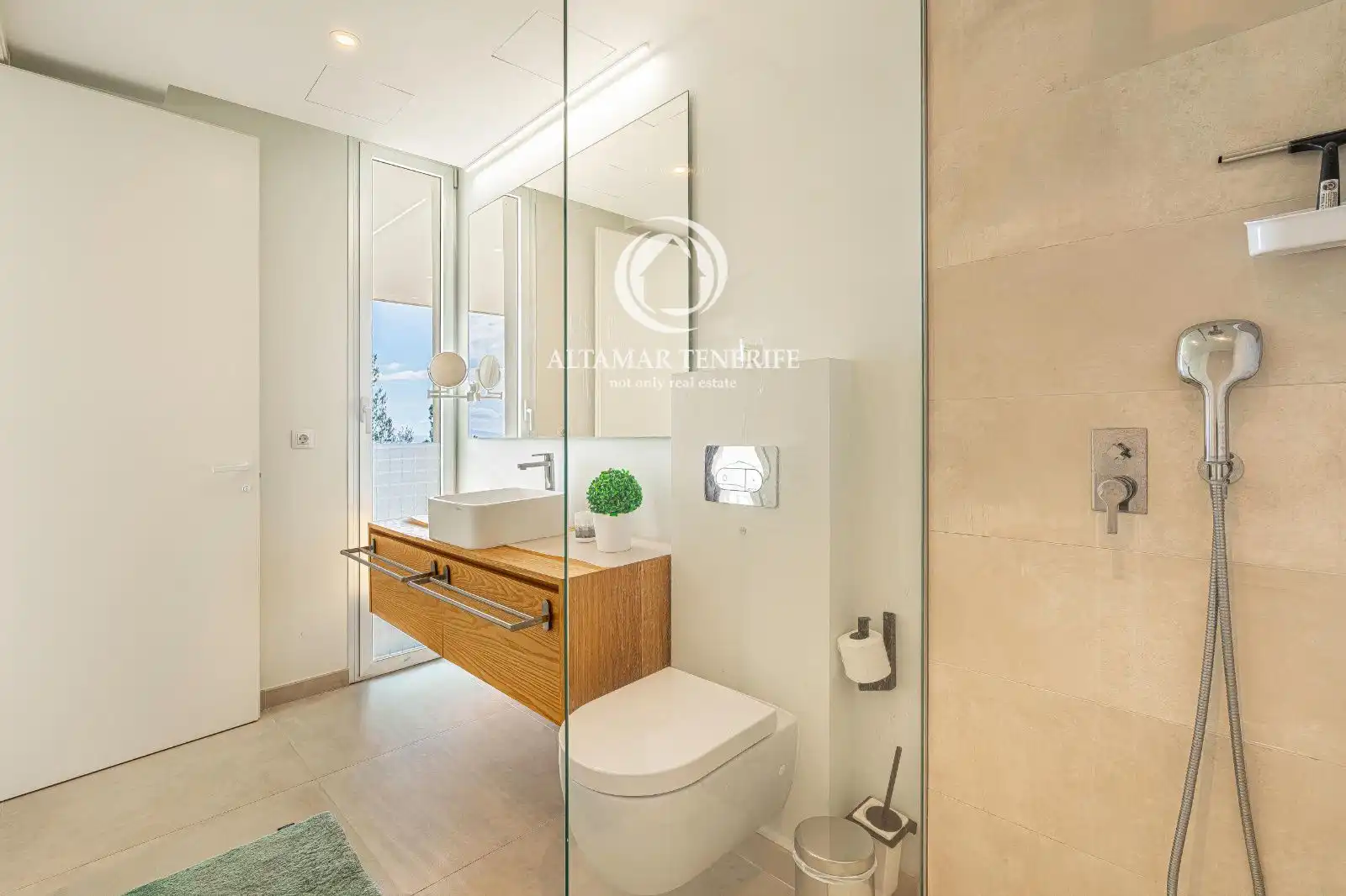 Baño de Casa o chalet de alquiler en Guía de Isora con Terraza, Trastero y Piscina