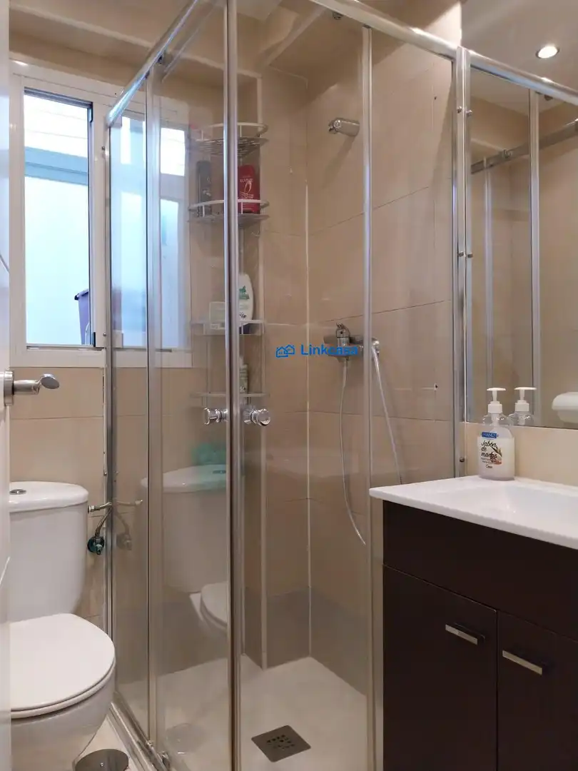 Baño de Piso en venta en Madrid con Calefacción, Terraza y Balcón