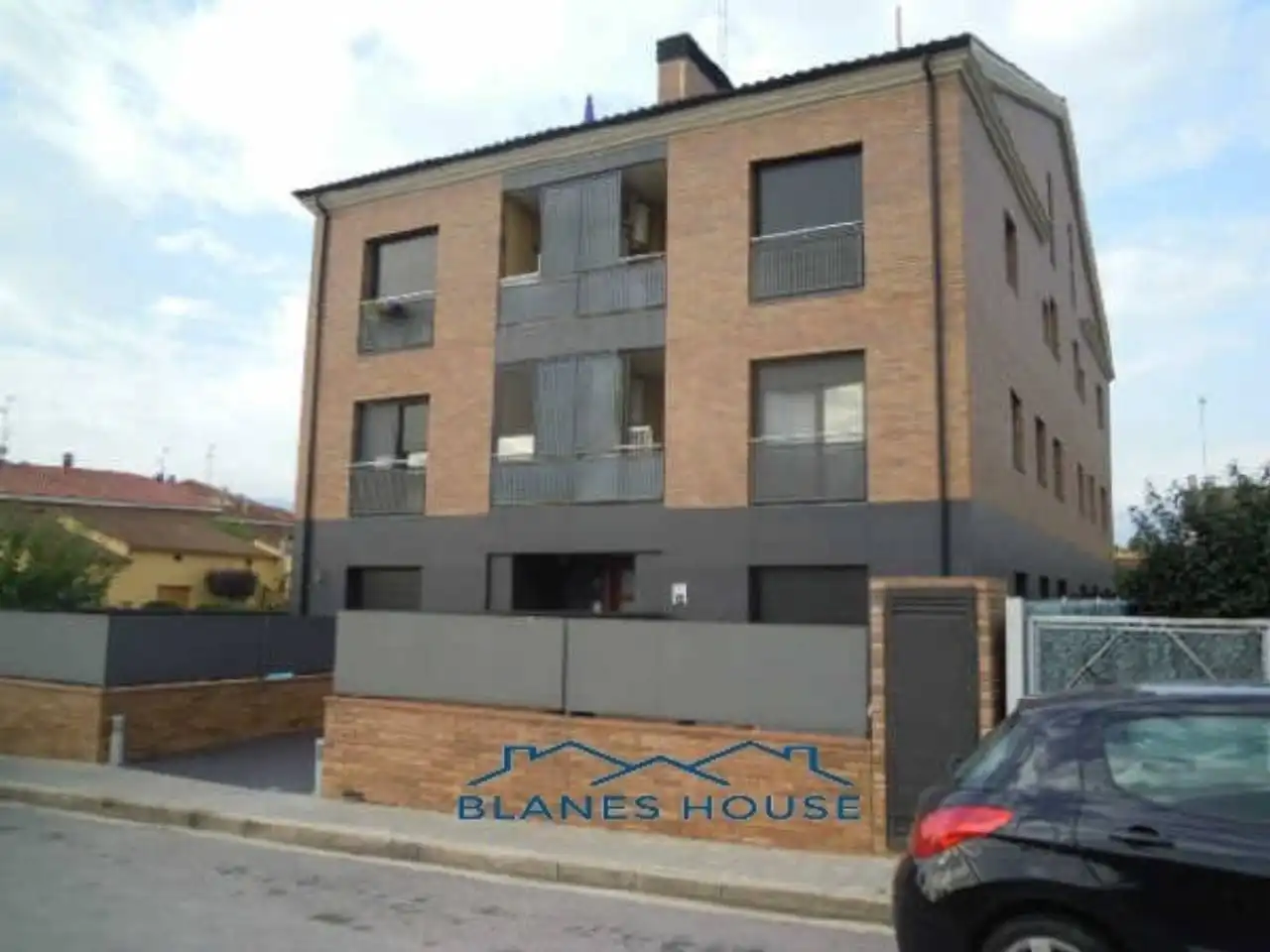 Vista exterior de Garatge en venda en Riells i Viabrea