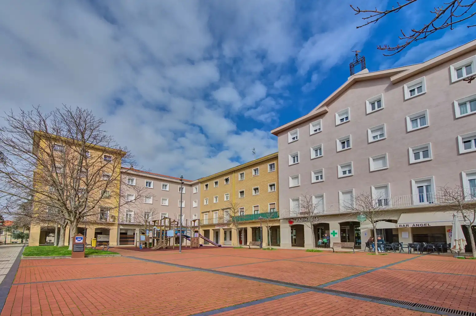 Vista exterior de Piso en venta en  Pamplona / Iruña con Calefacción y Parquet