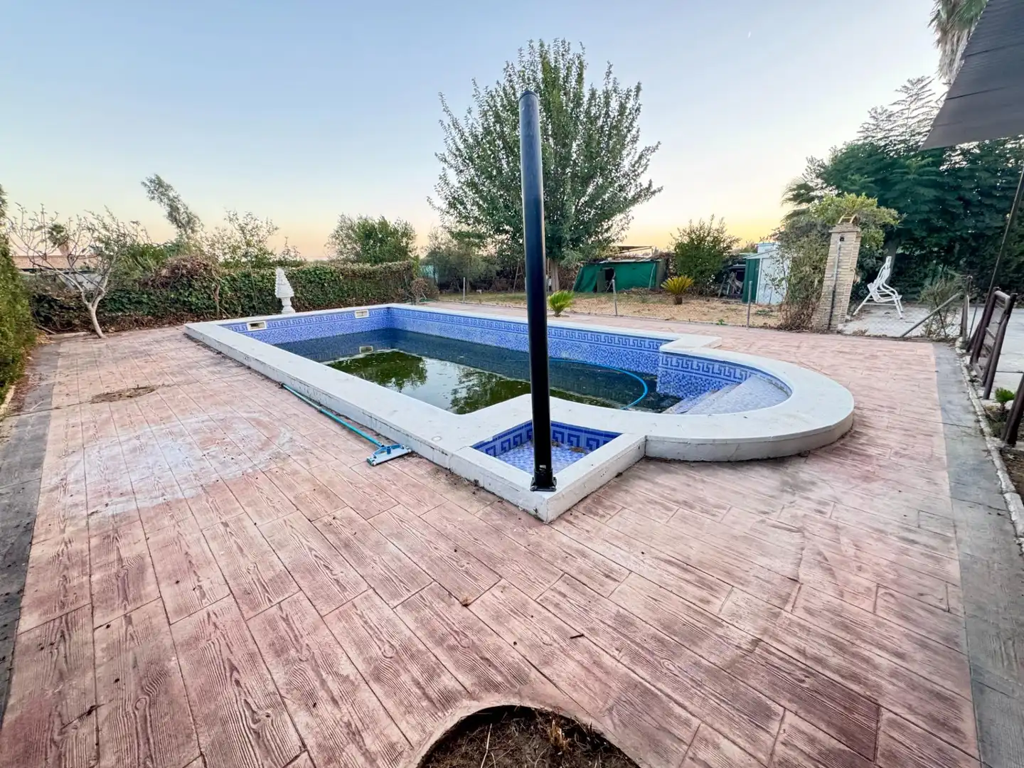 Piscina de Casa o chalet en venta en Los Palacios y Villafranca con Jardín privado, Trastero y Piscina