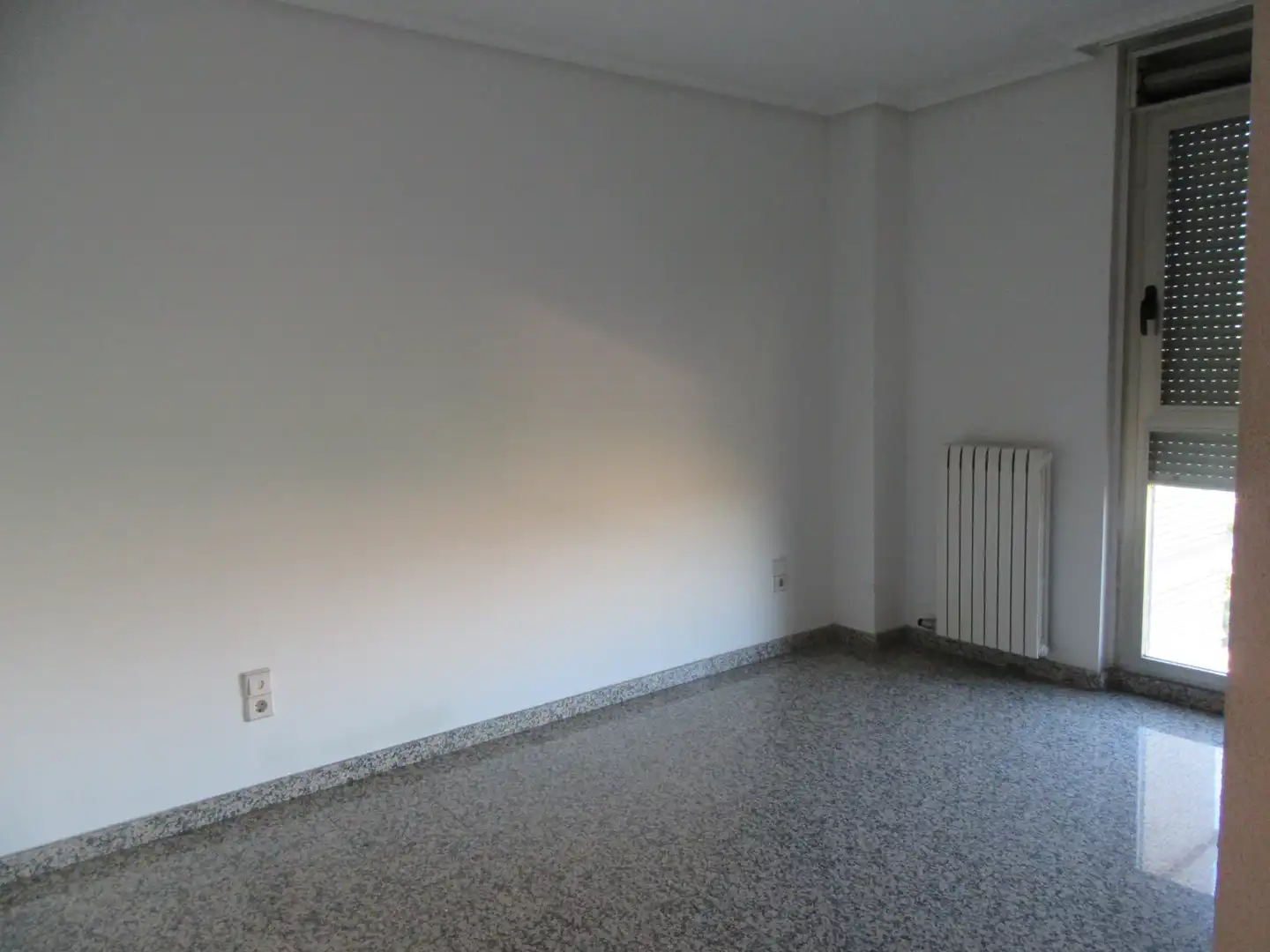 Piso de alquiler en Zaragoza con Calefacción, Terraza y Trastero