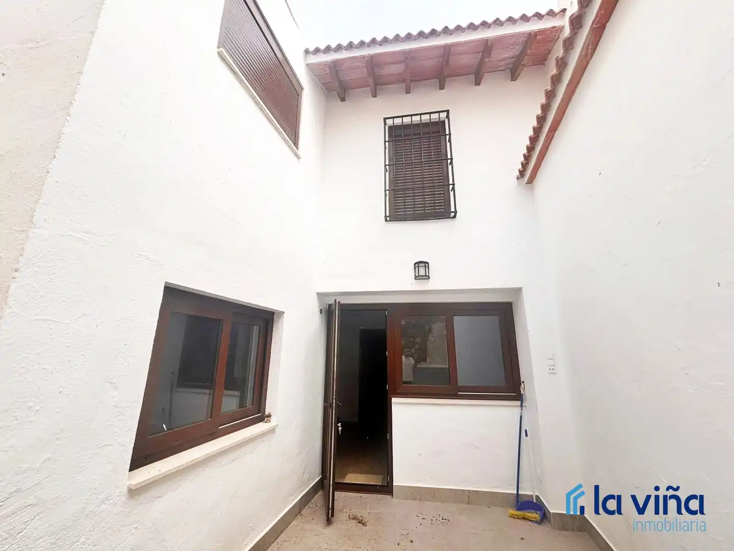 Exterior view of Houses for sale in Cuevas Bajas  with Swimming Pool and Furnished