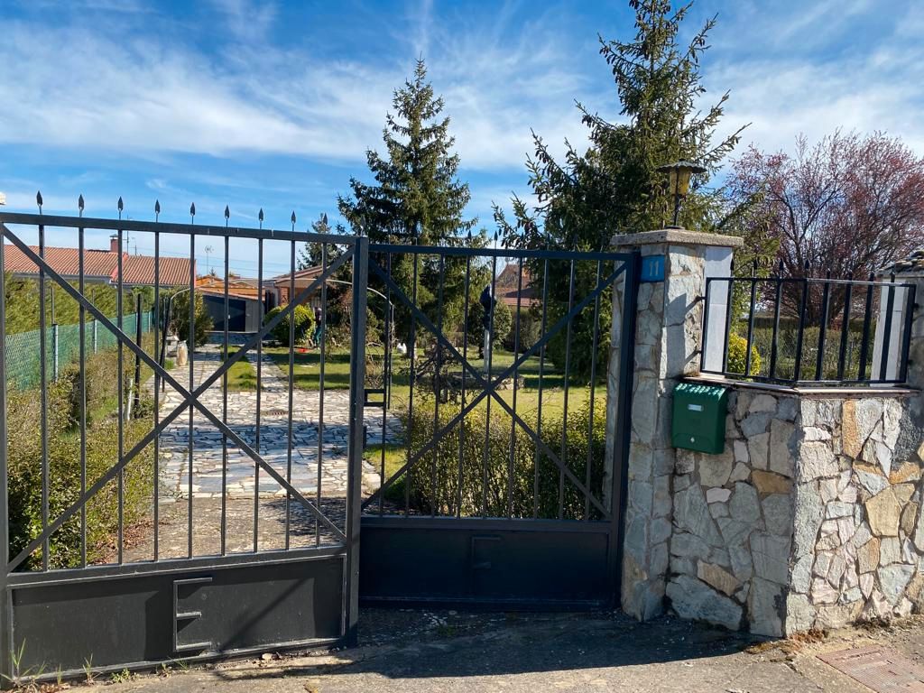 Country house zum verkauf in Vegas del Condado mit Heizung, Privatgarten und Möbliert