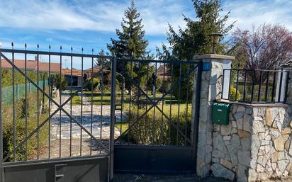 Country house zum verkauf in Vegas del Condado mit Heizung, Privatgarten und Möbliert