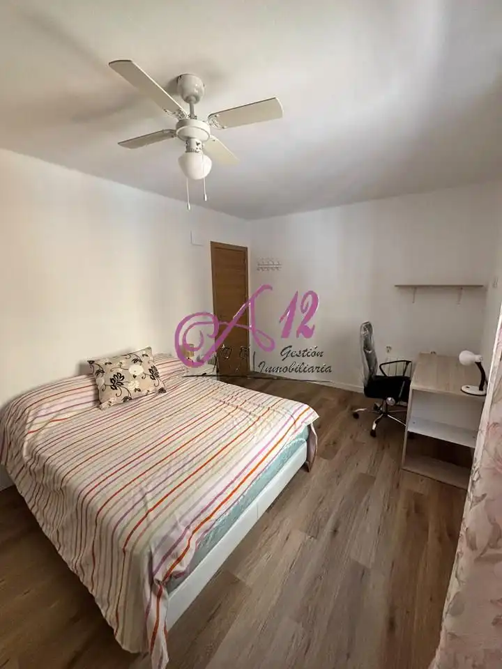 Bedroom of Flat for share in Burjassot  with Air Conditioner, Terrace and Furnished