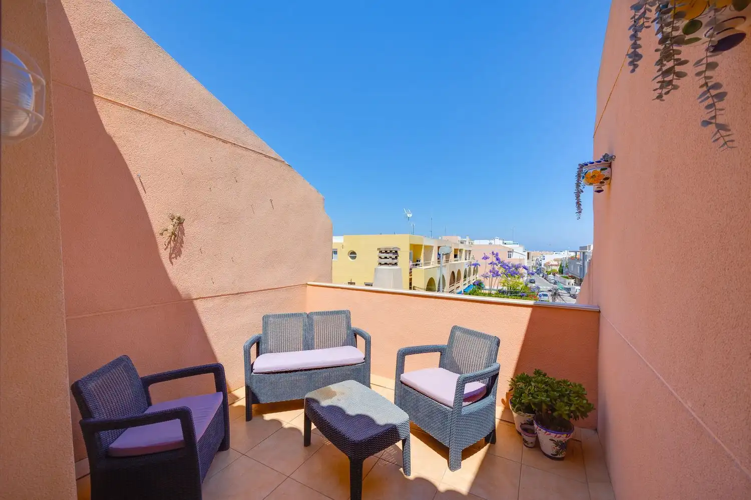 Terrasse von Einfamilien-Reihenhaus zum Verkauf in Torrevieja mit Terrasse, Balkon und Gemeinschaftspool