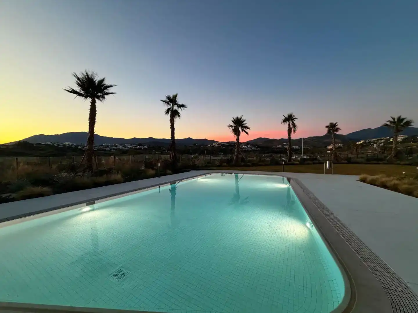 Piscina de Pis en venda en Benahavís amb Aire condicionat i Piscina
