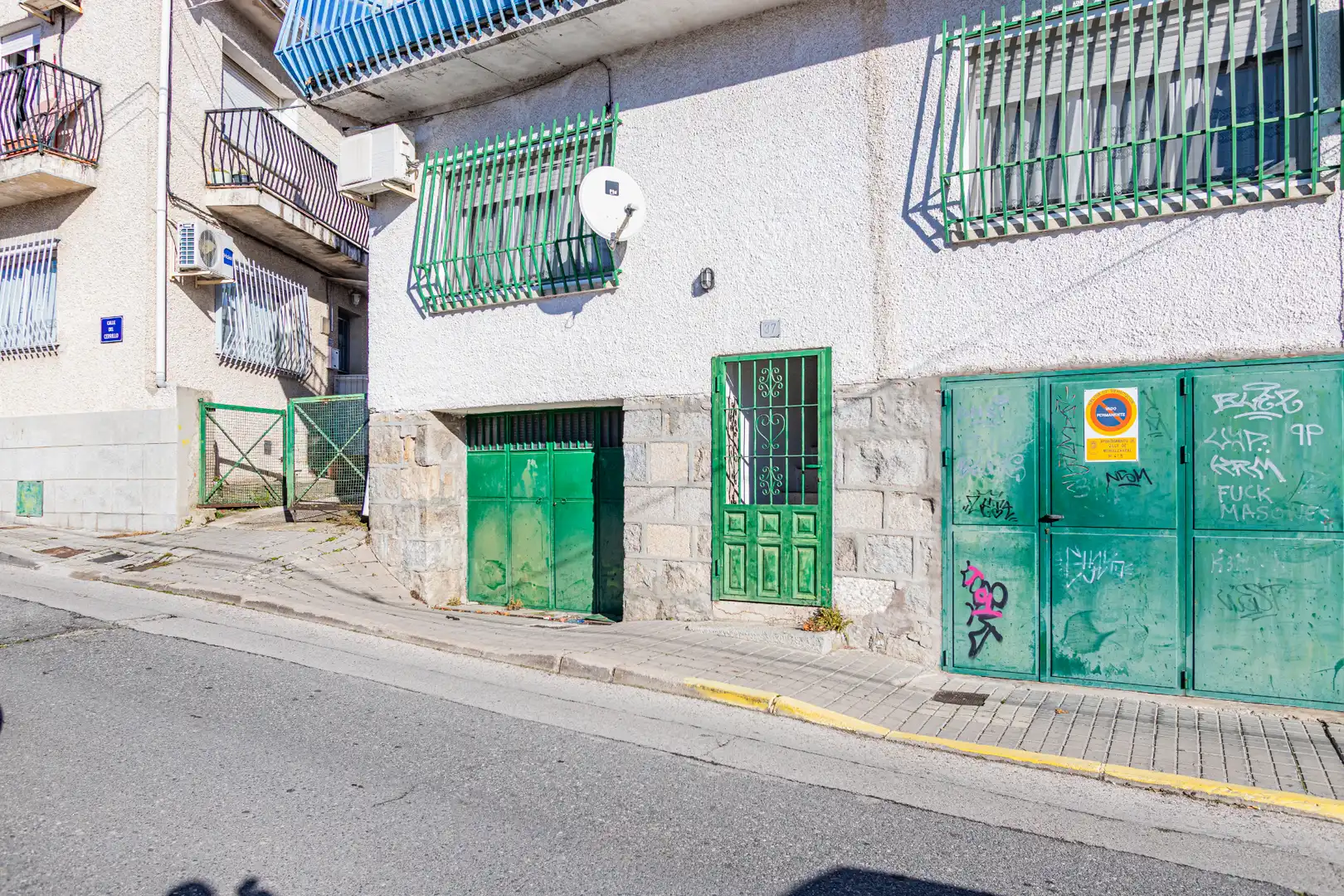 Vista exterior de Casa o xalet en venda en Moralzarzal amb Calefacció, Parquet i Moblat