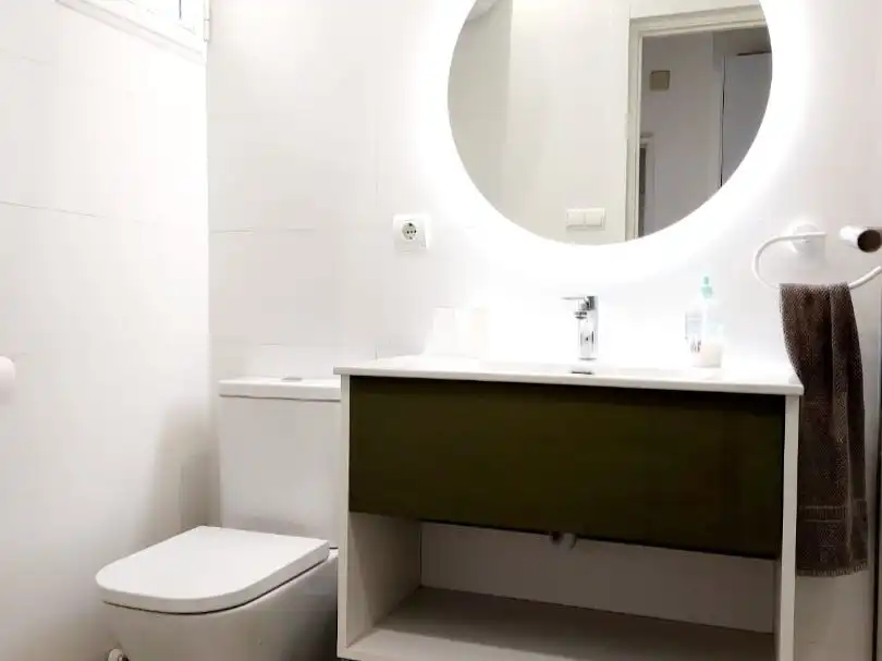 Baño de Piso de alquiler en Madrid con Aire acondicionado, Parquet y Amueblado