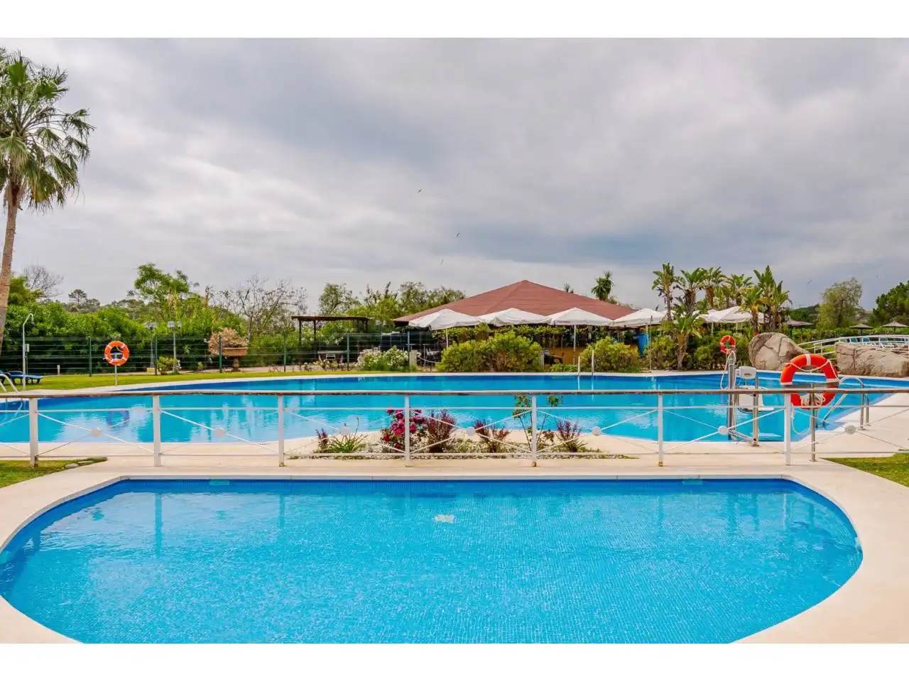 Apartment with pool for sale in Urbanizacion Parque Botanico Las Lomas de Guadalm