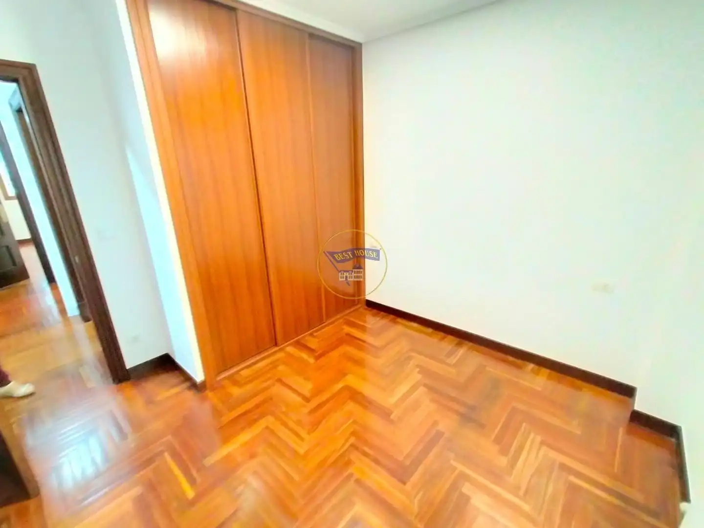 Flat for rent in Vigo   with Heating, Parquet flooring and Furnished