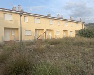 Vista exterior de Casa adosada en venda en Albalate de Zorita amb Jardí privat