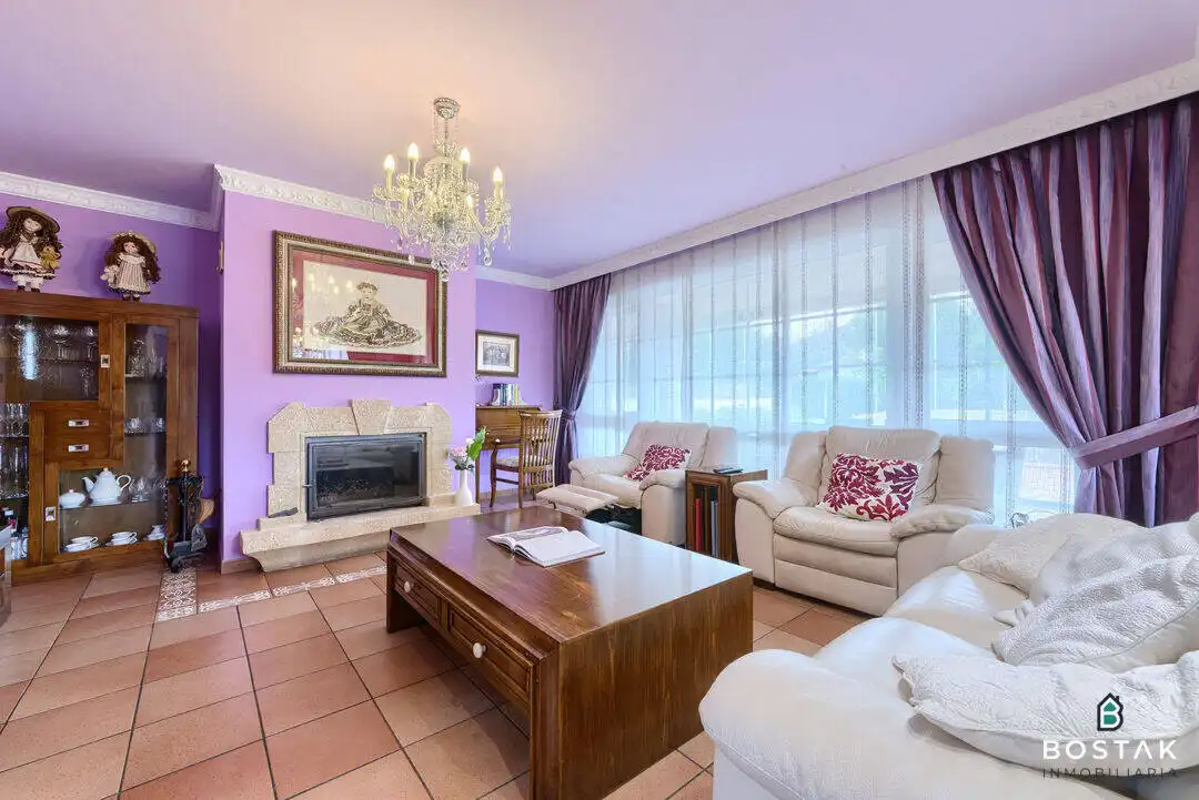 Sala d'estar de Casa o xalet en venda en Barrika amb Calefacció, Jardí privat i Terrassa