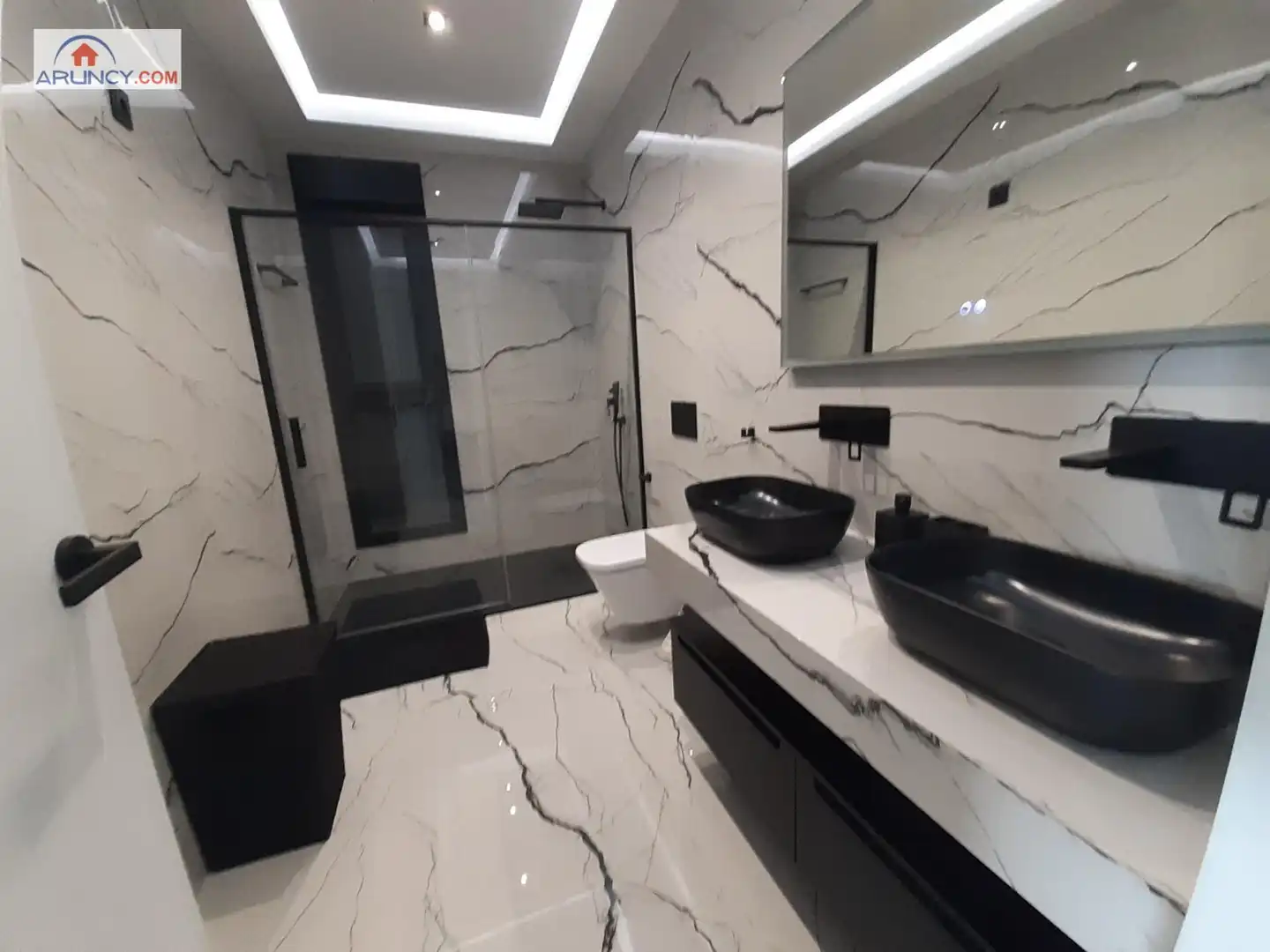 Bathroom of Houses for sale in Montequinto  with Air Conditioner, Private garden and Storage room