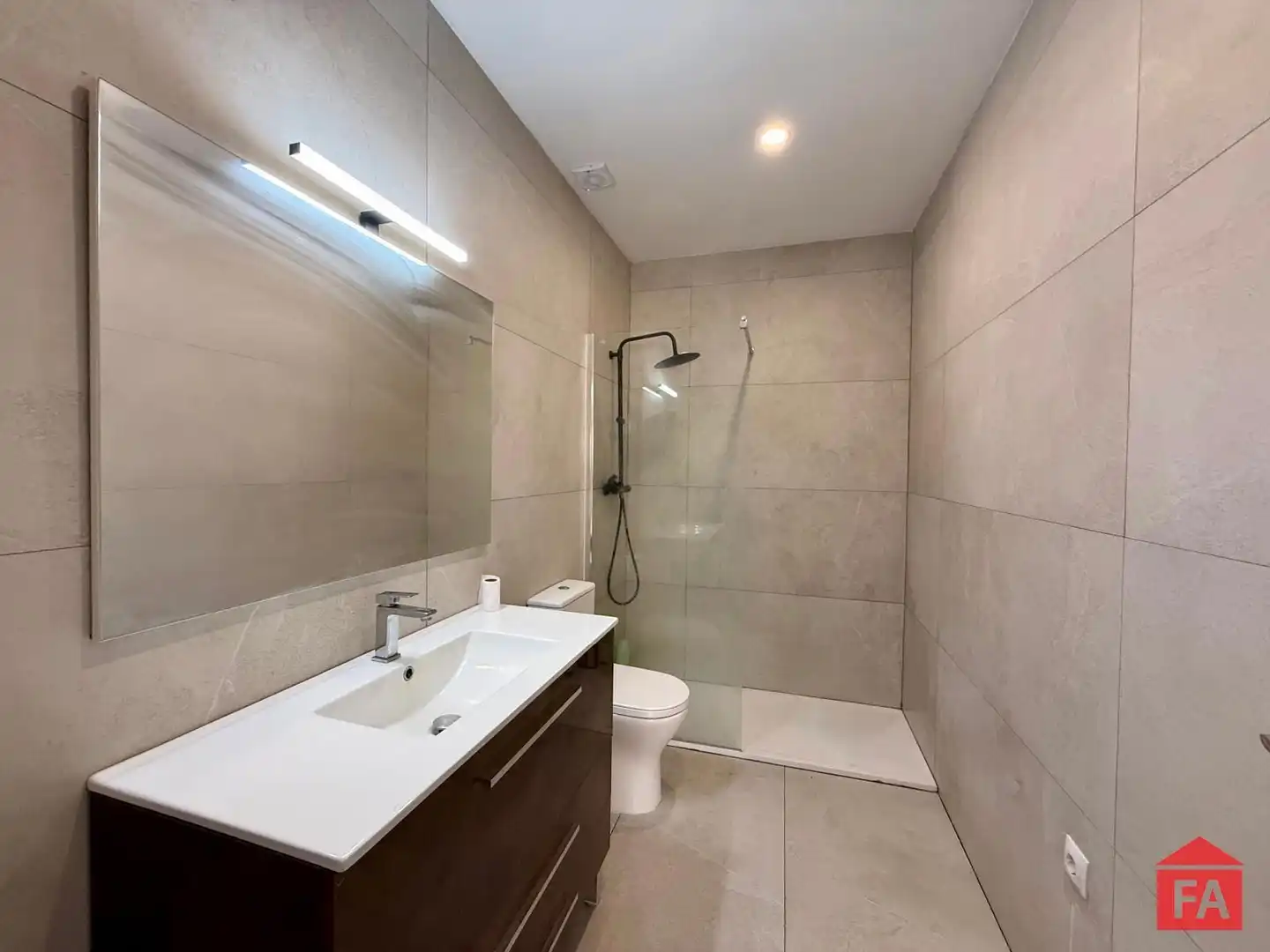 Bathroom of Flat for sale in El Vendrell