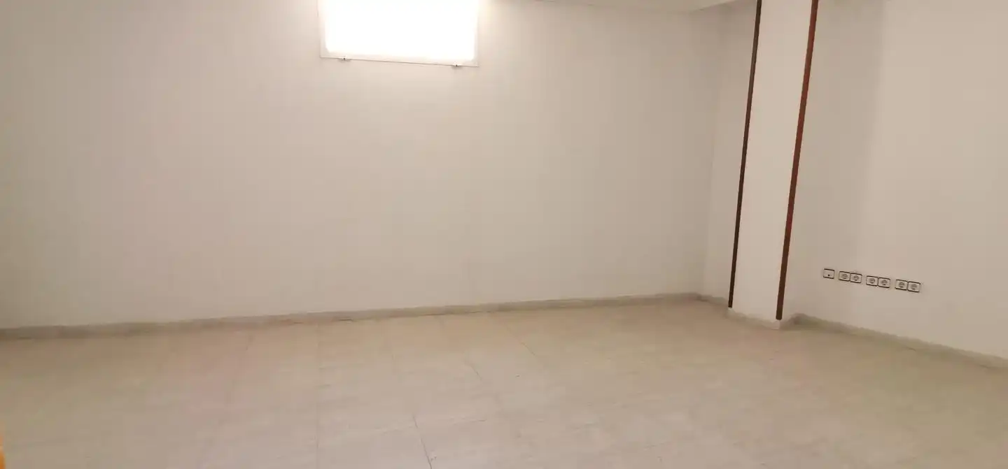 Büro zum Verkauf in Linares