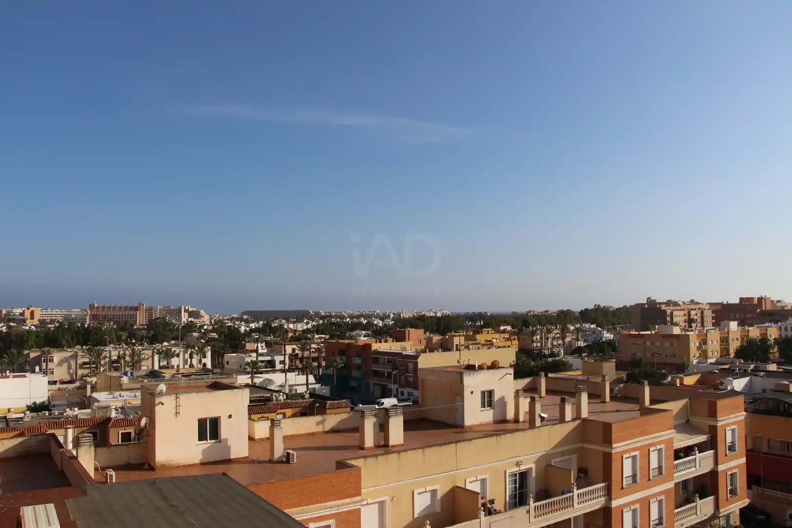 Vista exterior de Pis en venda en Roquetas de Mar amb Piscina