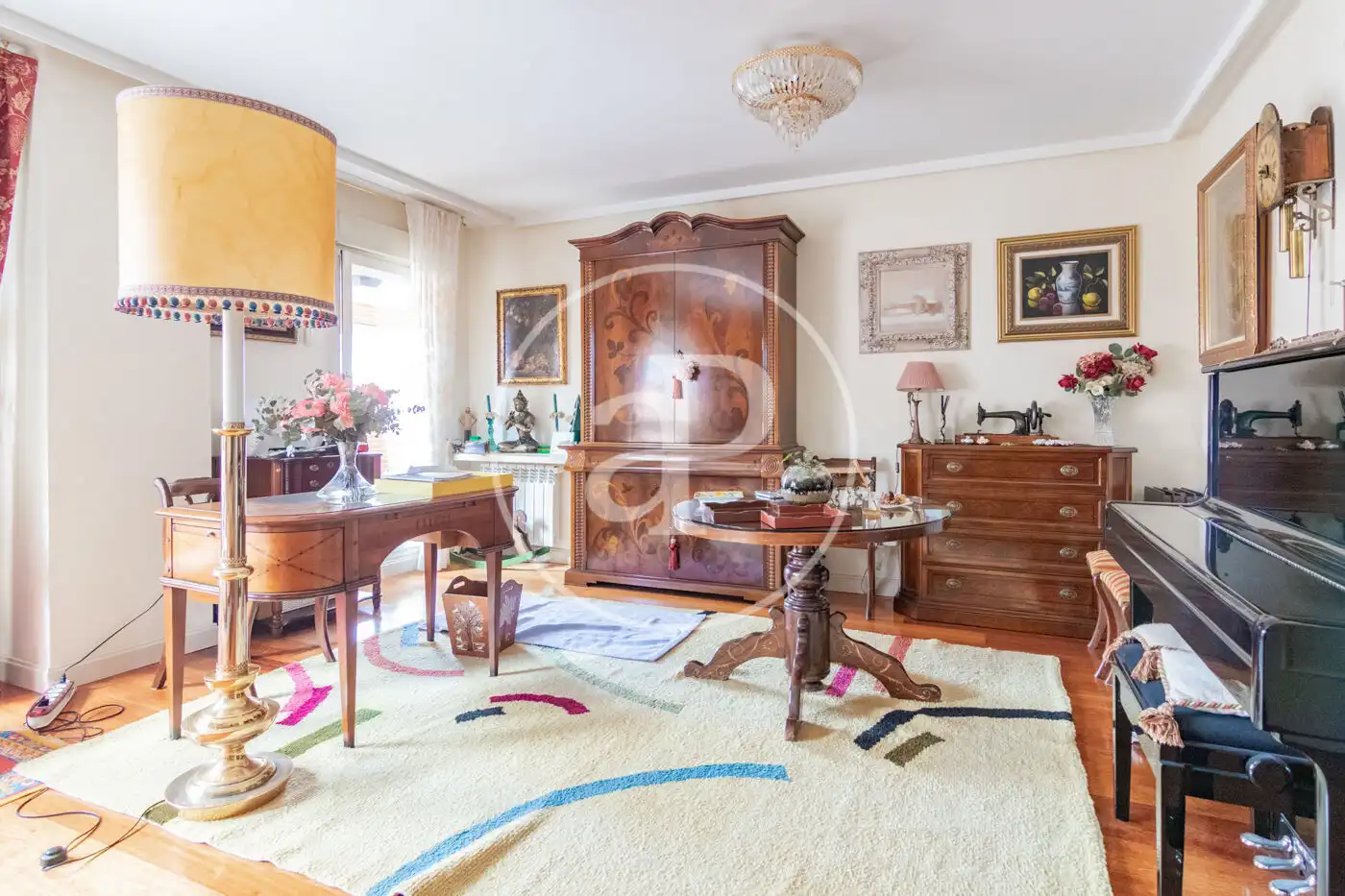Sala d'estar de Pis en venda en  Madrid Capital amb Aire condicionat, Calefacció i Jardí privat