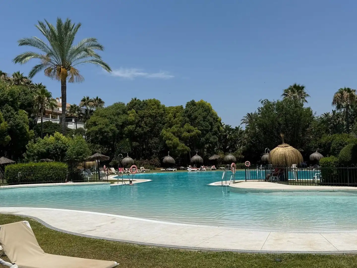 Piscina de Pis de lloguer en Marbella amb Aire condicionat, Calefacció i Terrassa