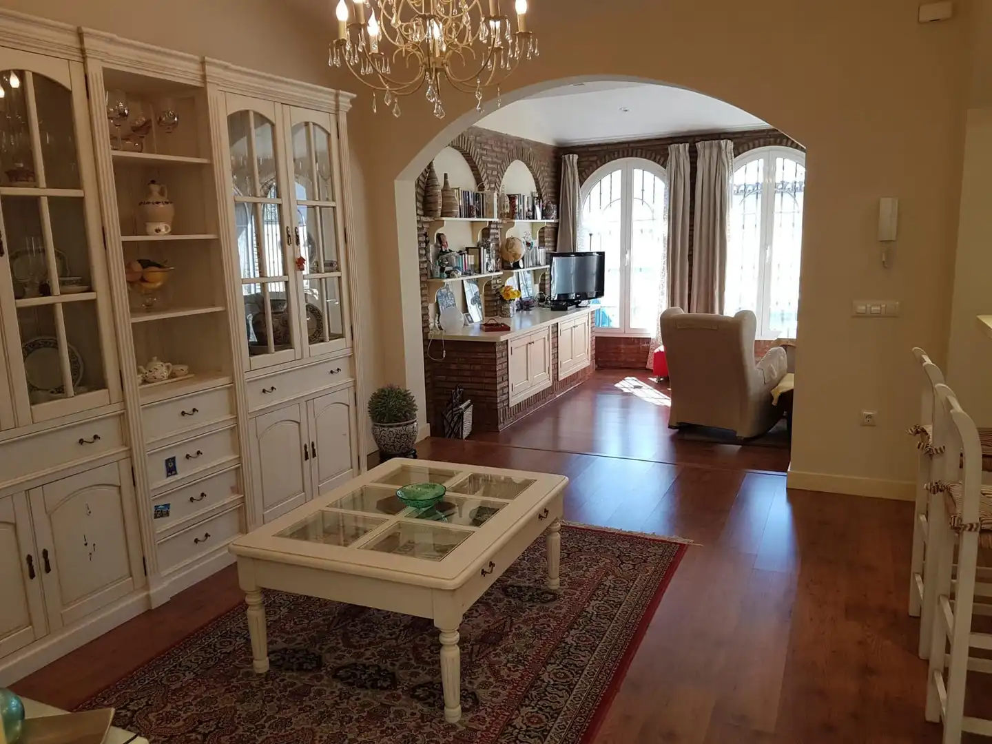 Sala d'estar de Casa o xalet en venda en Mairena del Alcor amb Terrassa
