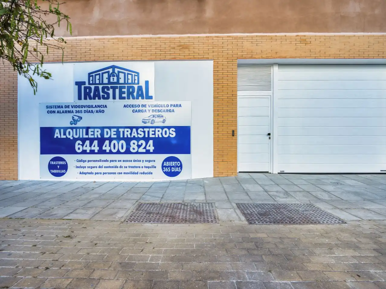 Exterior view of Storage room for rent in Sevilla  with Alarm