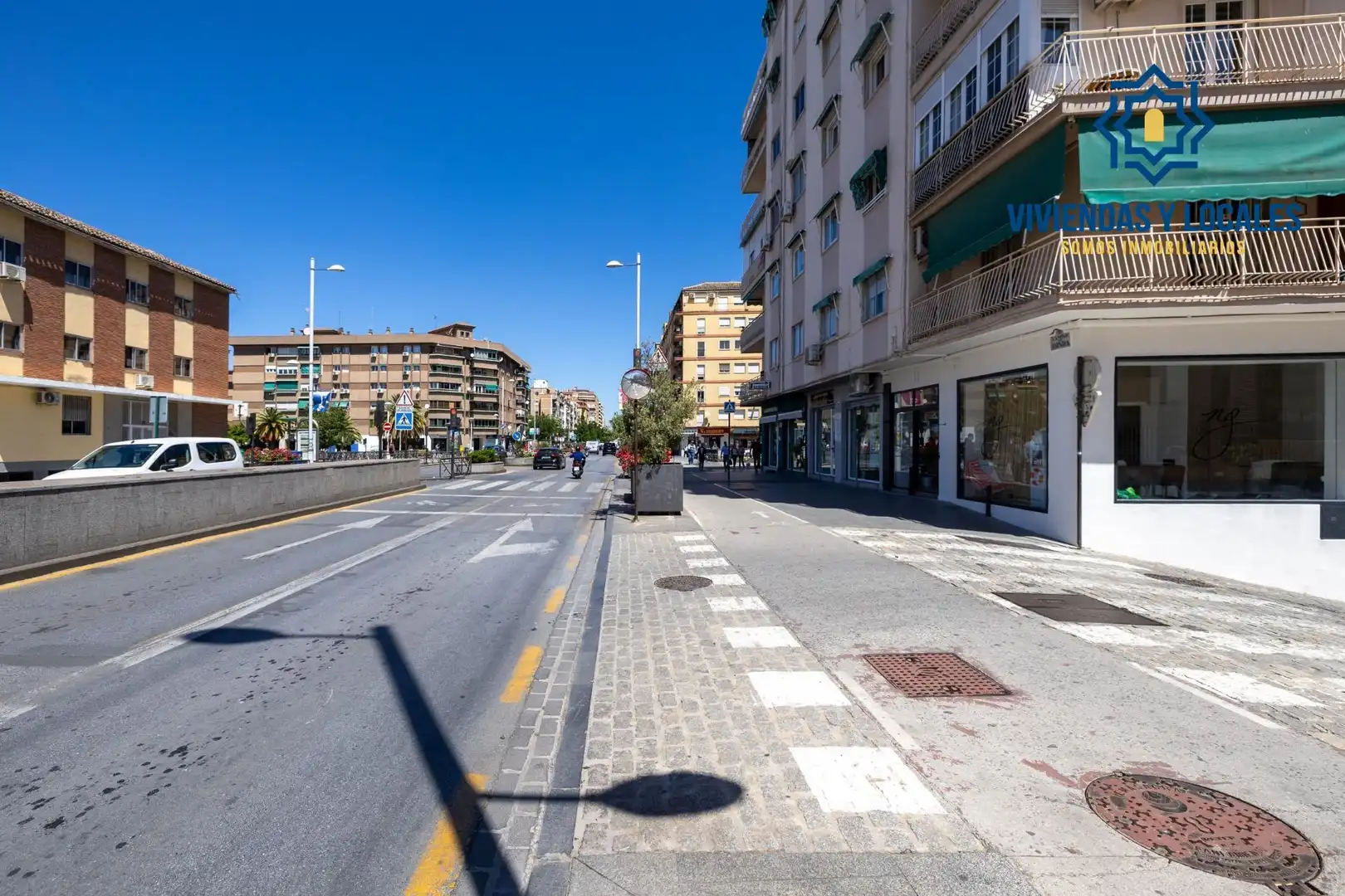 Vista exterior de Local en venta en Granada