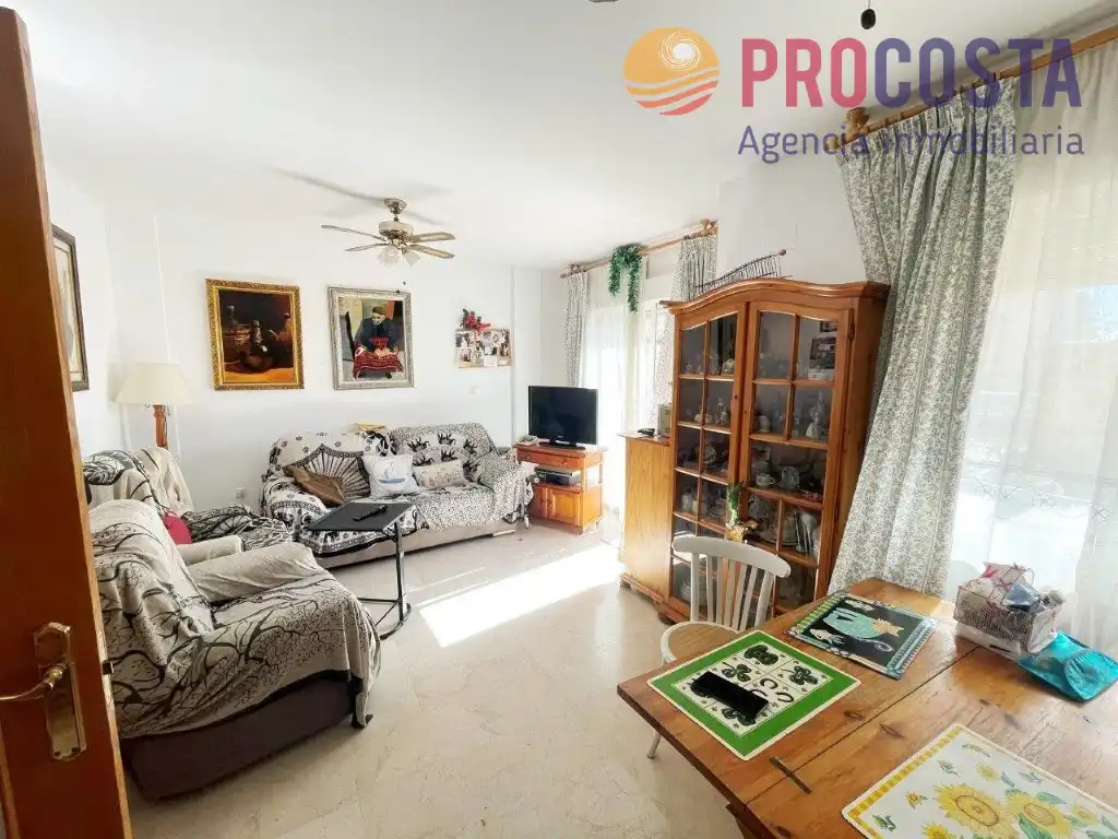 Sala de estar de Casa adosada en venta en Almuñécar con Terraza