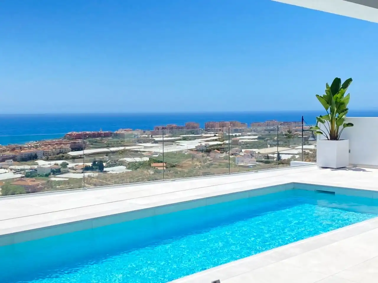 Piscina de Casa o xalet en venda en Nerja amb Aire condicionat, Calefacció i Jardí privat