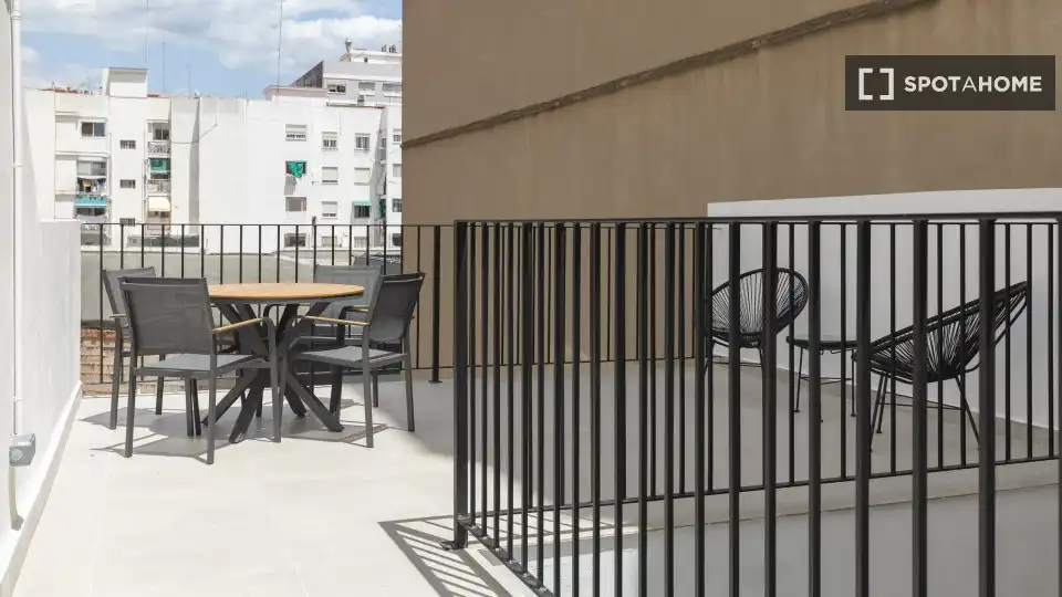 Terrassa de Pis de lloguer en Valencia amb Aire condicionat, Calefacció i Moblat