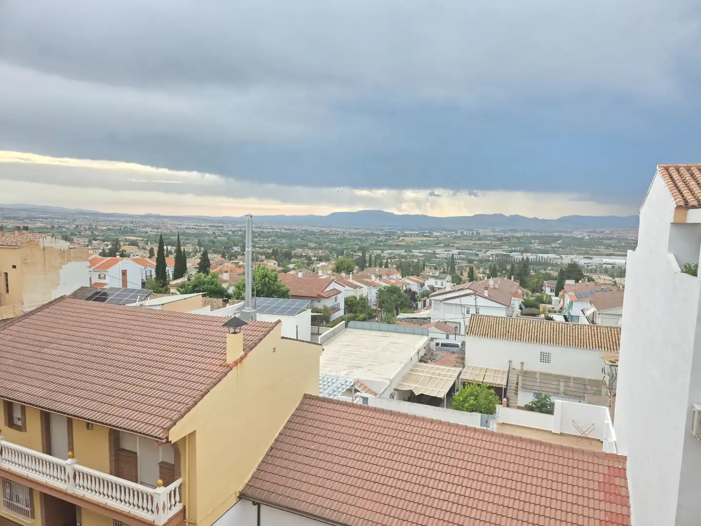 Vista exterior de Ático en venta en La Zubia con Aire acondicionado, Calefacción y Terraza