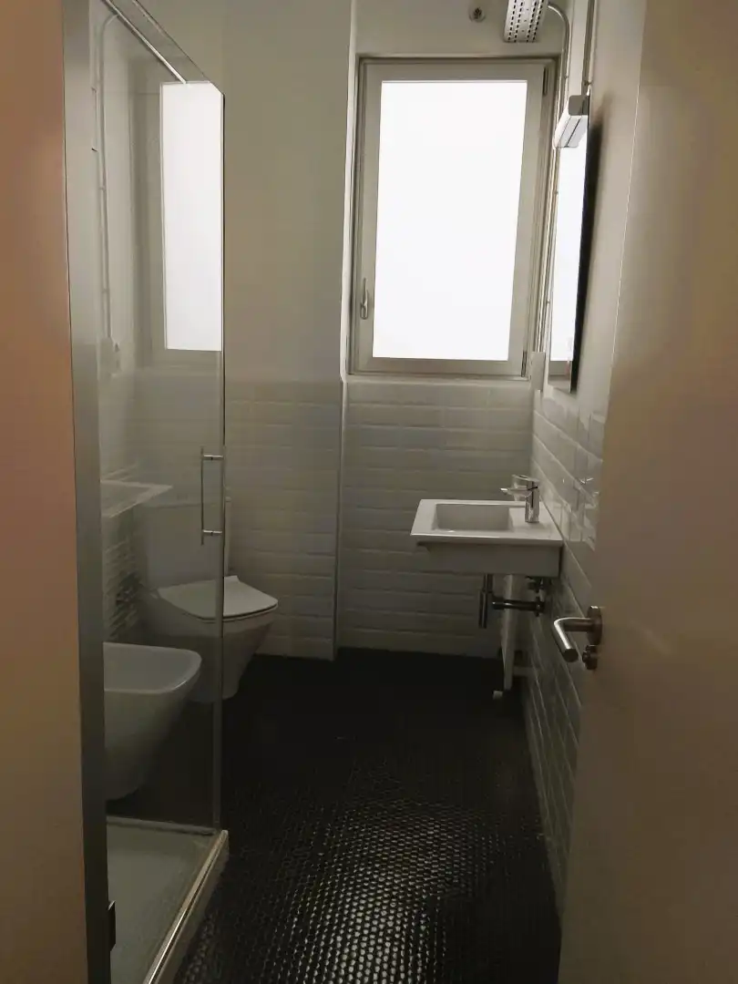 Bathroom of Flat for rent in Sevilla  with Air Conditioner, Heating and Parquet flooring