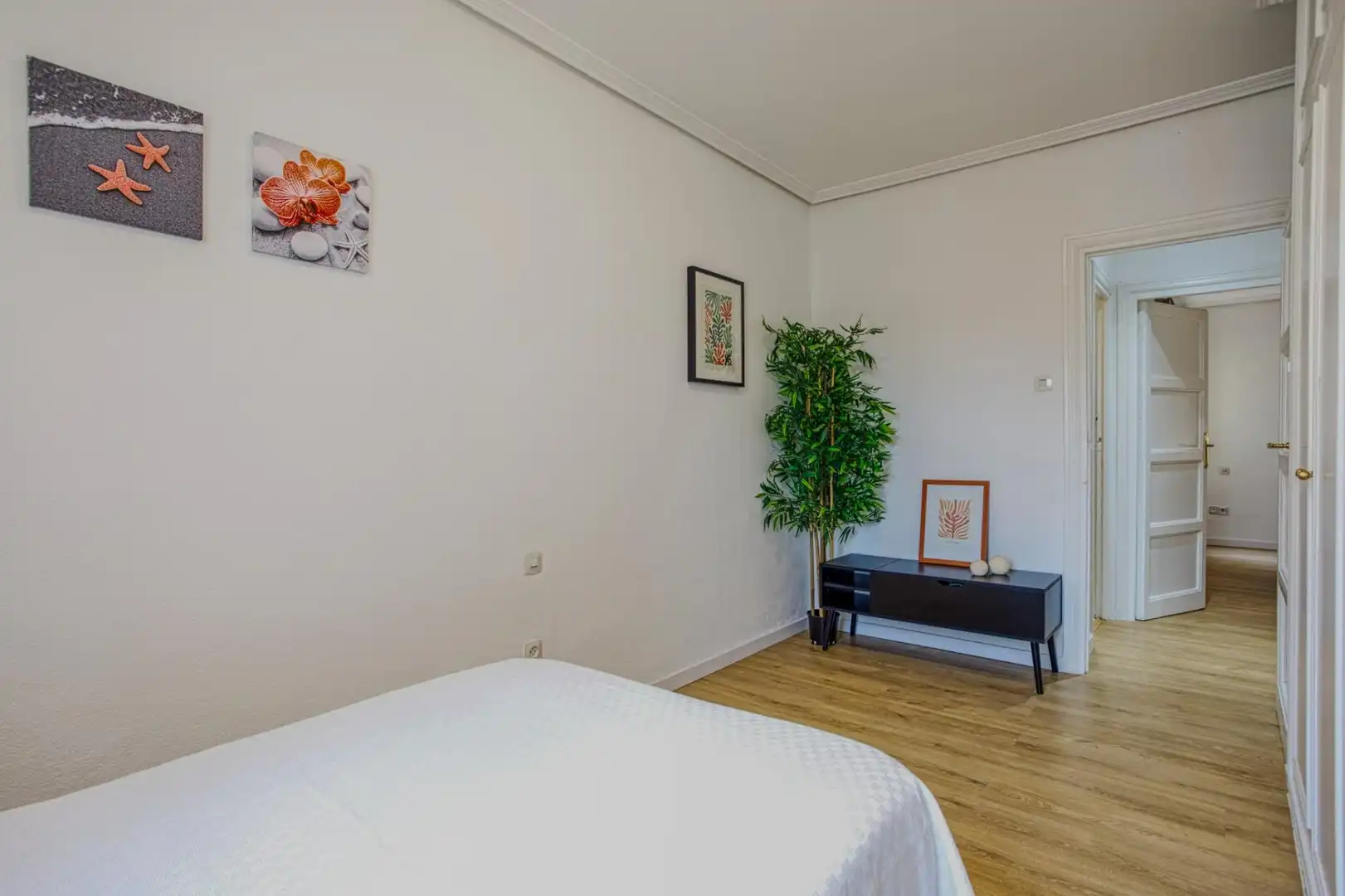 Dormitori de Apartament de lloguer en Madrid amb Aire condicionat, Calefacció i Parquet