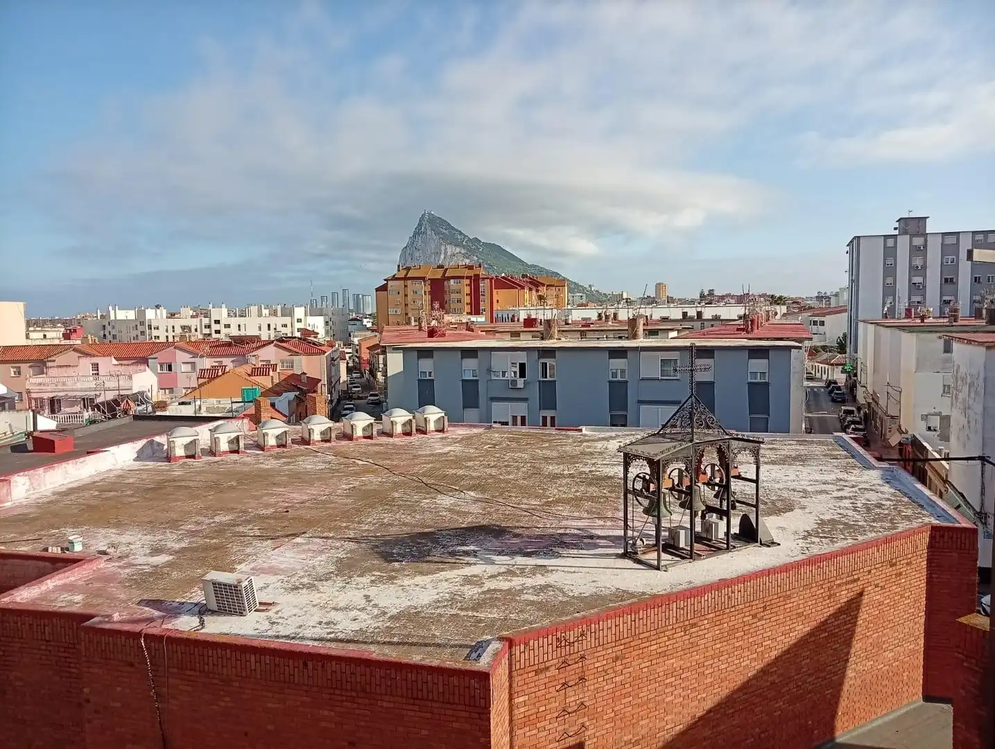 Vista exterior de Piso en venta en La Línea de la Concepción