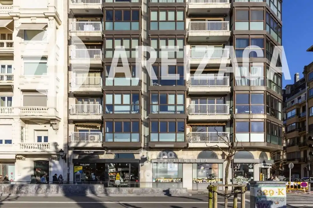 Außenansicht von Büro zum Verkauf in Donostia - San Sebastián  mit Klimaanlage, Heizung und Abstellraum