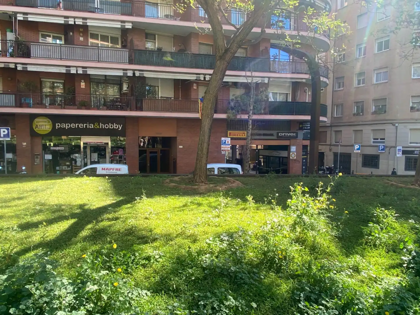 Vista exterior de Local de alquiler en Barcelona con Aire acondicionado