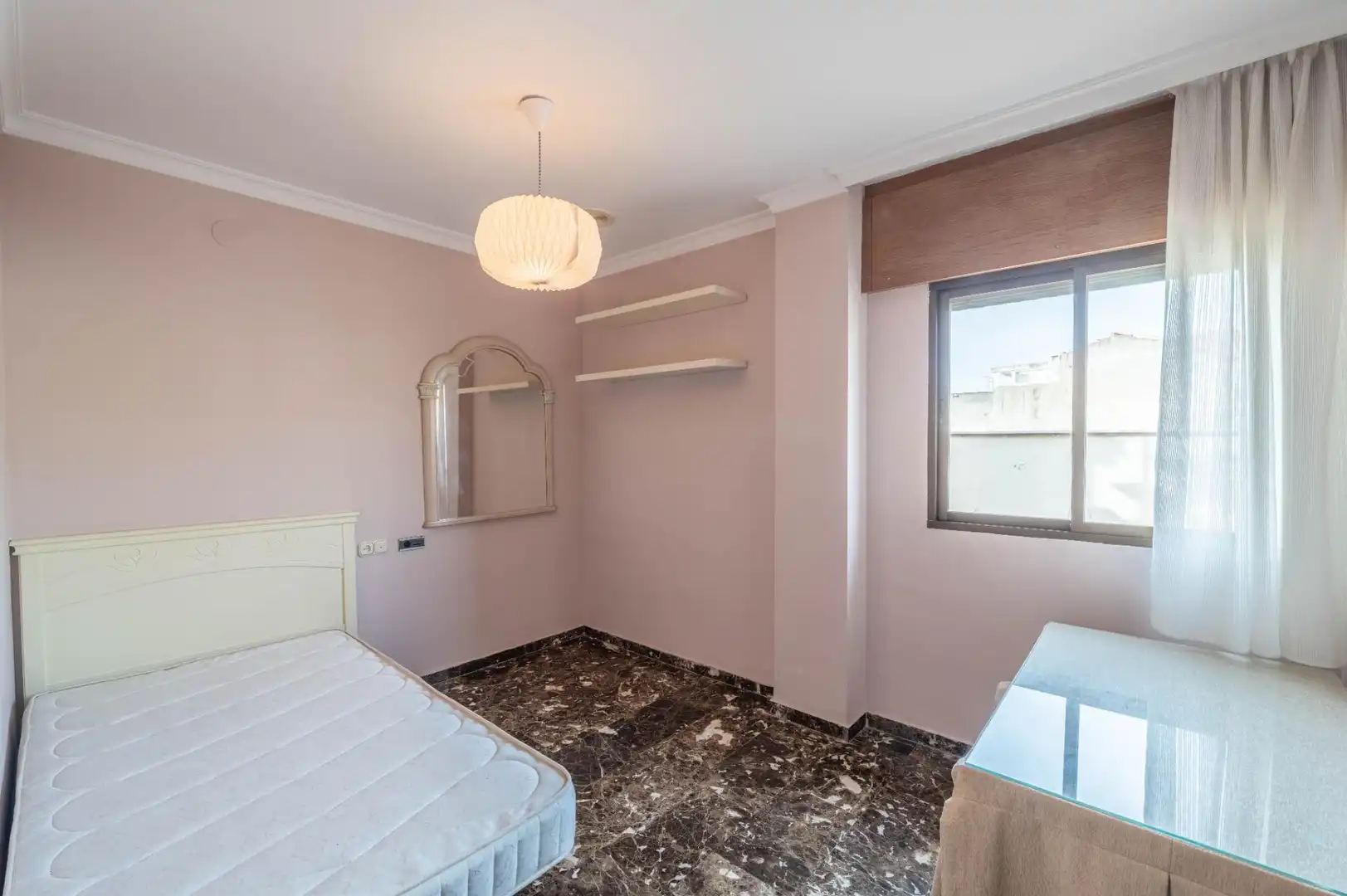 Schlafzimmer von Dachboden zum Verkauf in Maracena