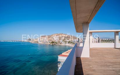 Vista exterior de Àtic en venda en Alicante / Alacant amb Terrassa